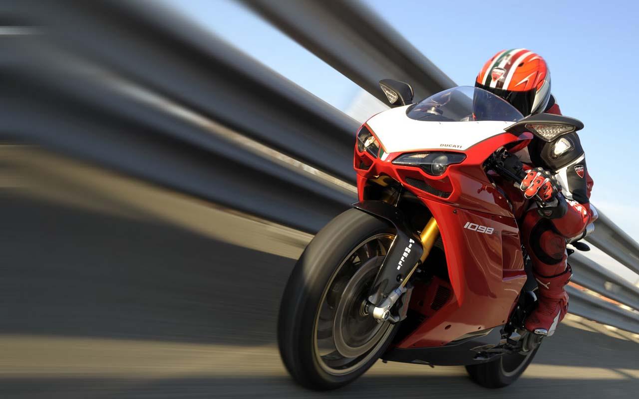 Moto Racing - HD Wallpaper 