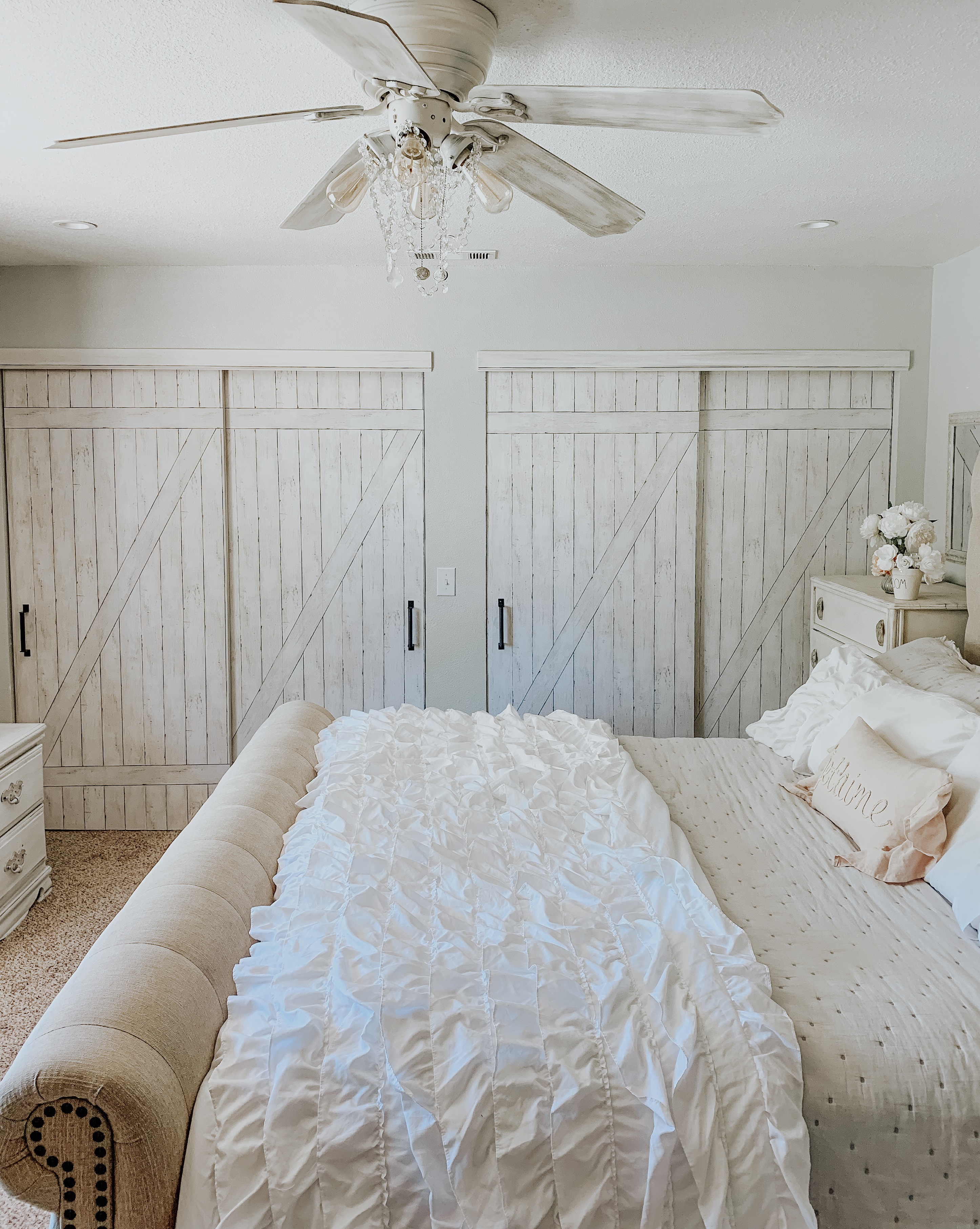 Peel And Stick Wallpaper Closet Doors - HD Wallpaper 