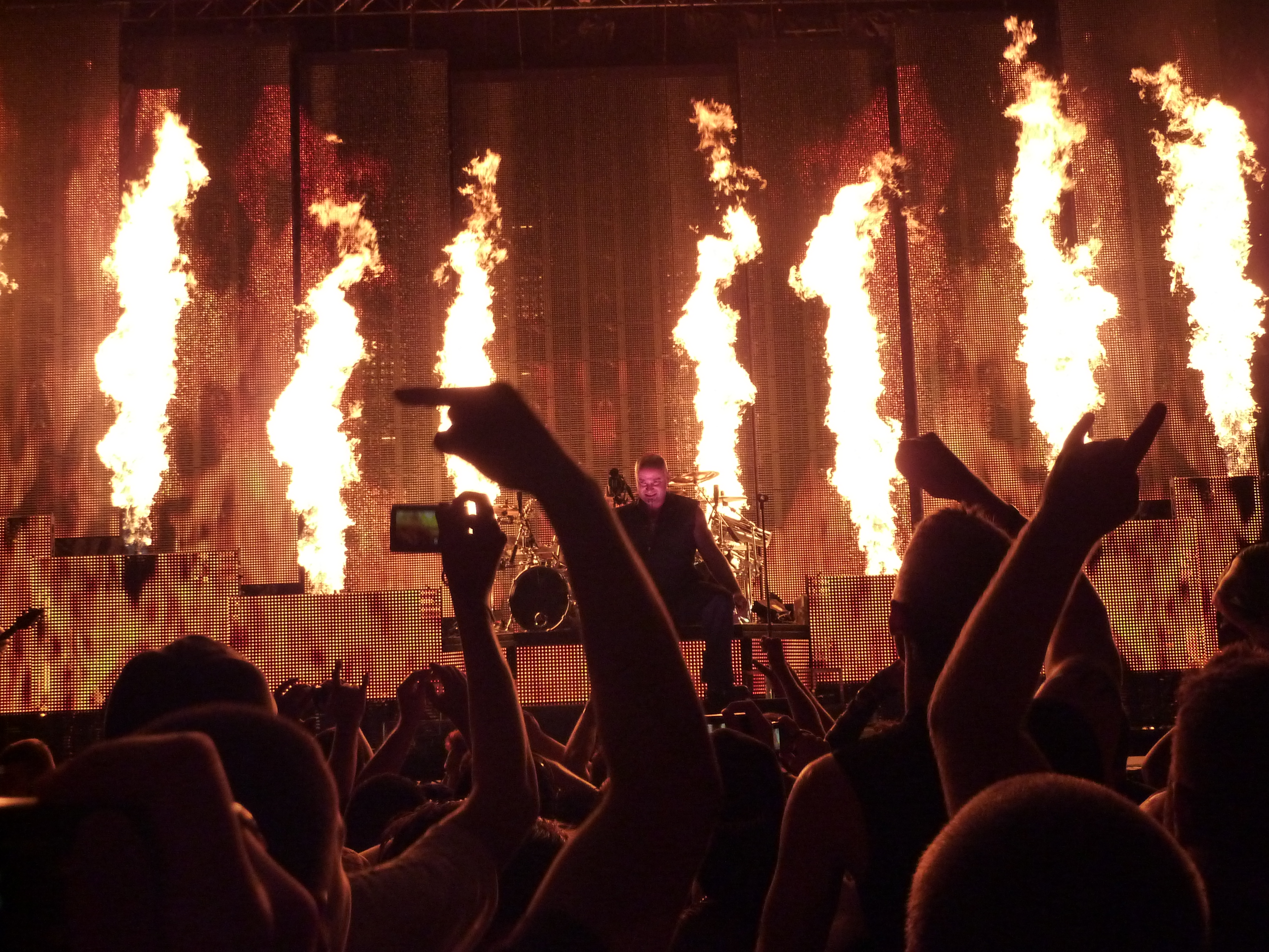Inside The Fire Live - Disturbed Concert - HD Wallpaper 