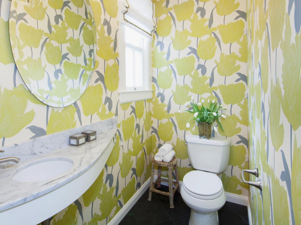 Yellow Floral Wallpapered Bathroom - Yellow Bathroom Wallpaper Ideas - HD Wallpaper 