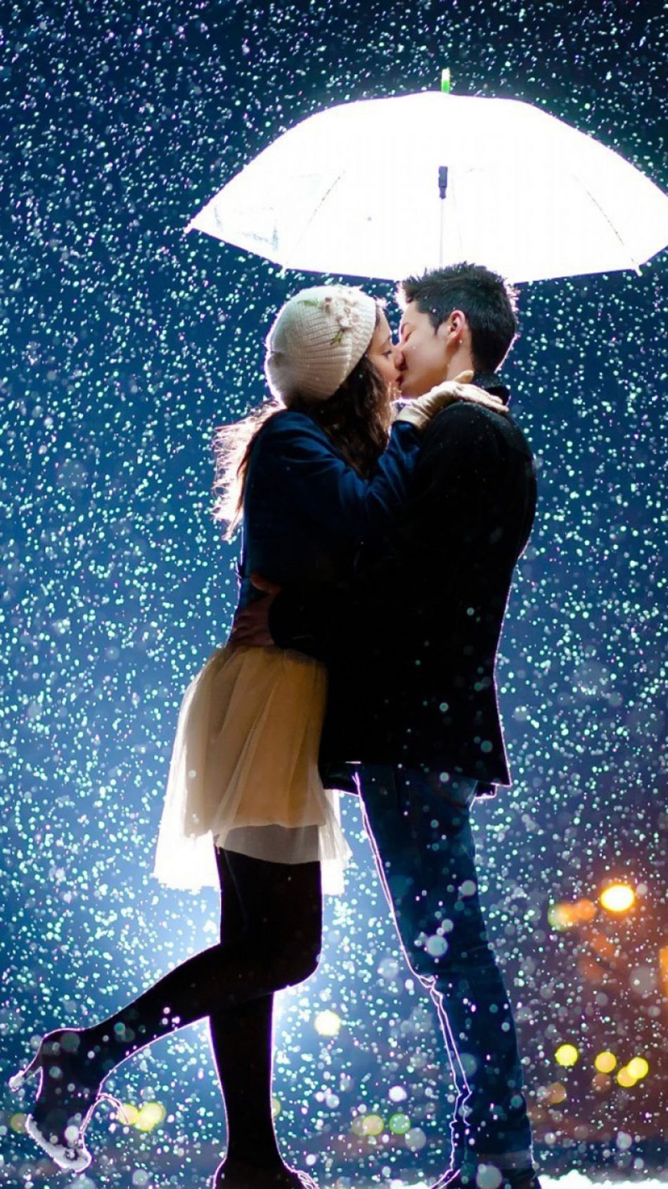 Couple Kissing Raining Umbrella Hd Mobile Wallpaper - Rain Couple Images Hd - HD Wallpaper 