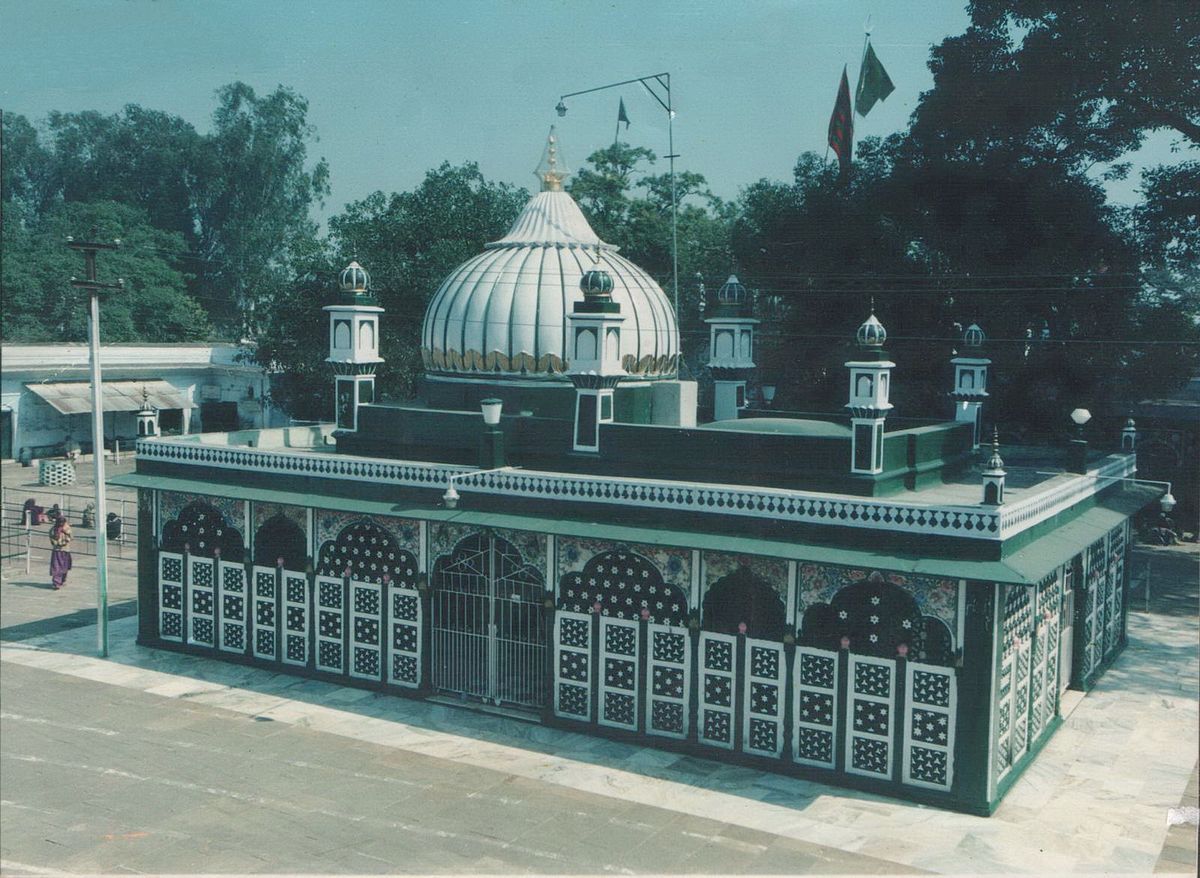 Kaliyar Sharif - HD Wallpaper 