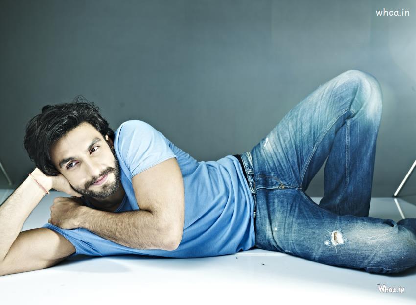 Ranveer Singh Blue T-shirt Hd Wallpaper - Ranveer Singh In Blue T Shirt - HD Wallpaper 