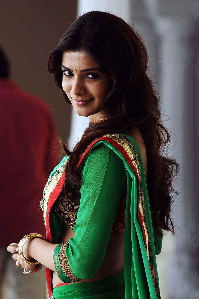 Samantha Cute Pic In Saree - HD Wallpaper 