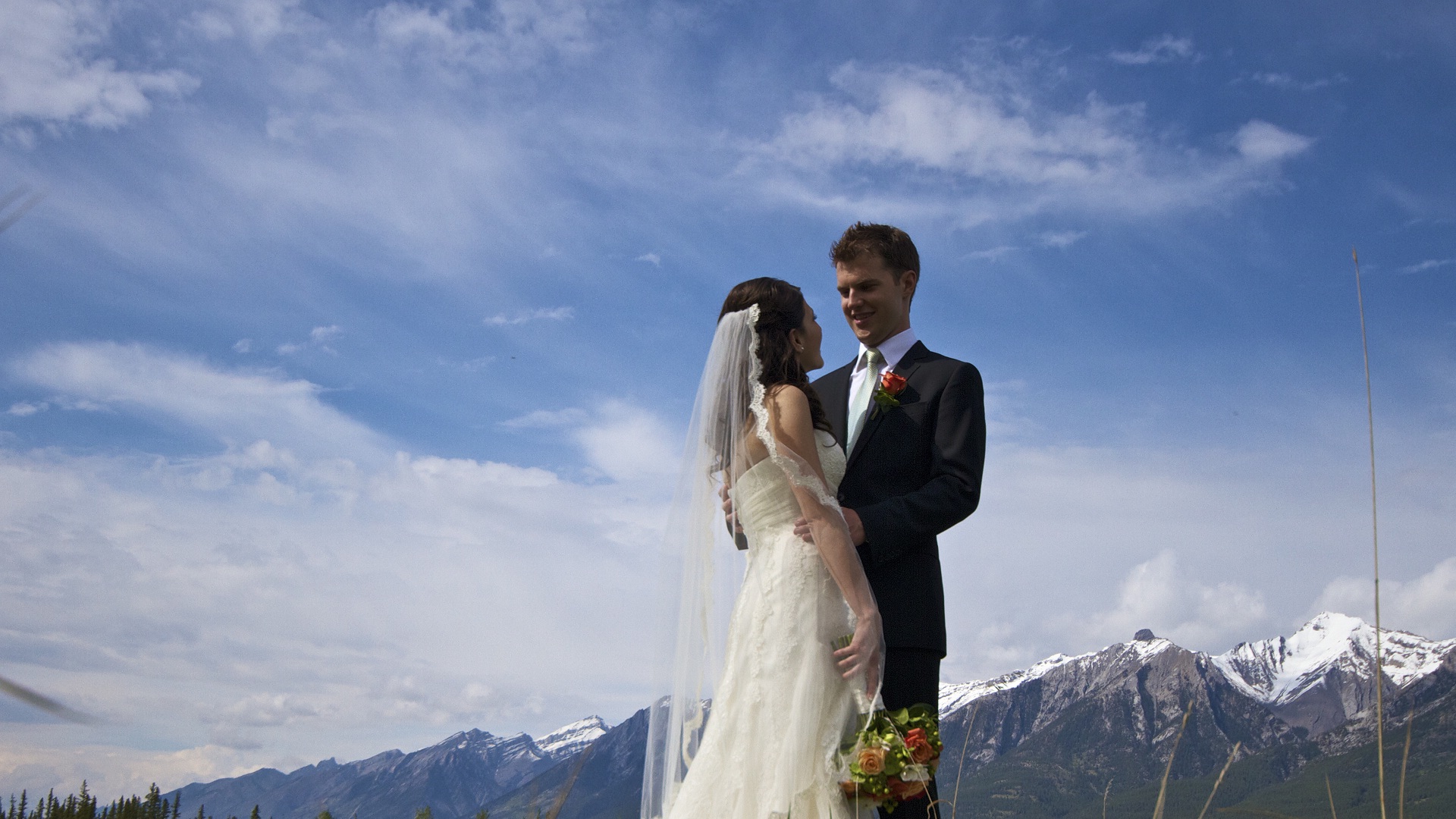 Wedding Couple Happiest New Couple Wallpapers And Backgrounds - Wedding - HD Wallpaper 