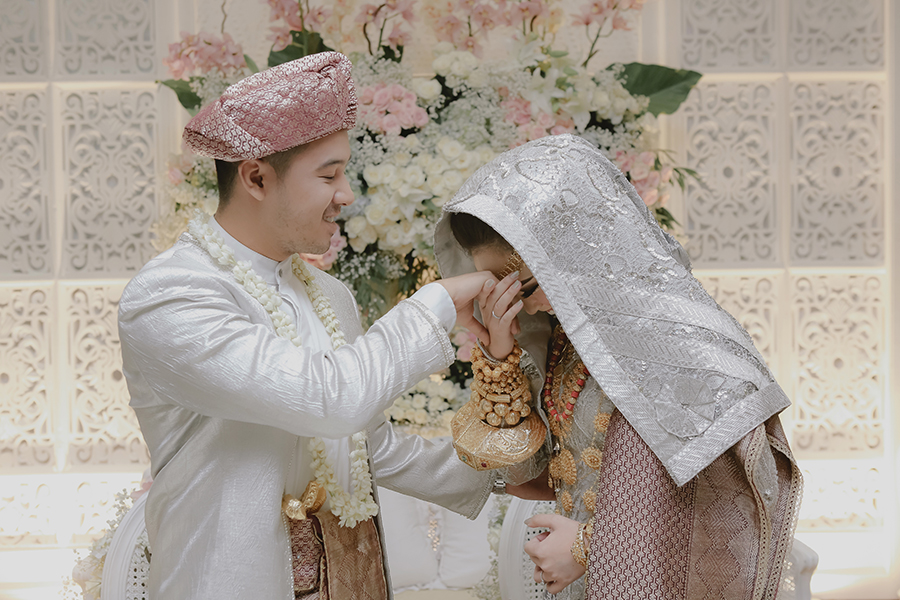 Perpaduan Adat Minang, Betawi Dan Mandailing Dalam - Artificial Flower - HD Wallpaper 