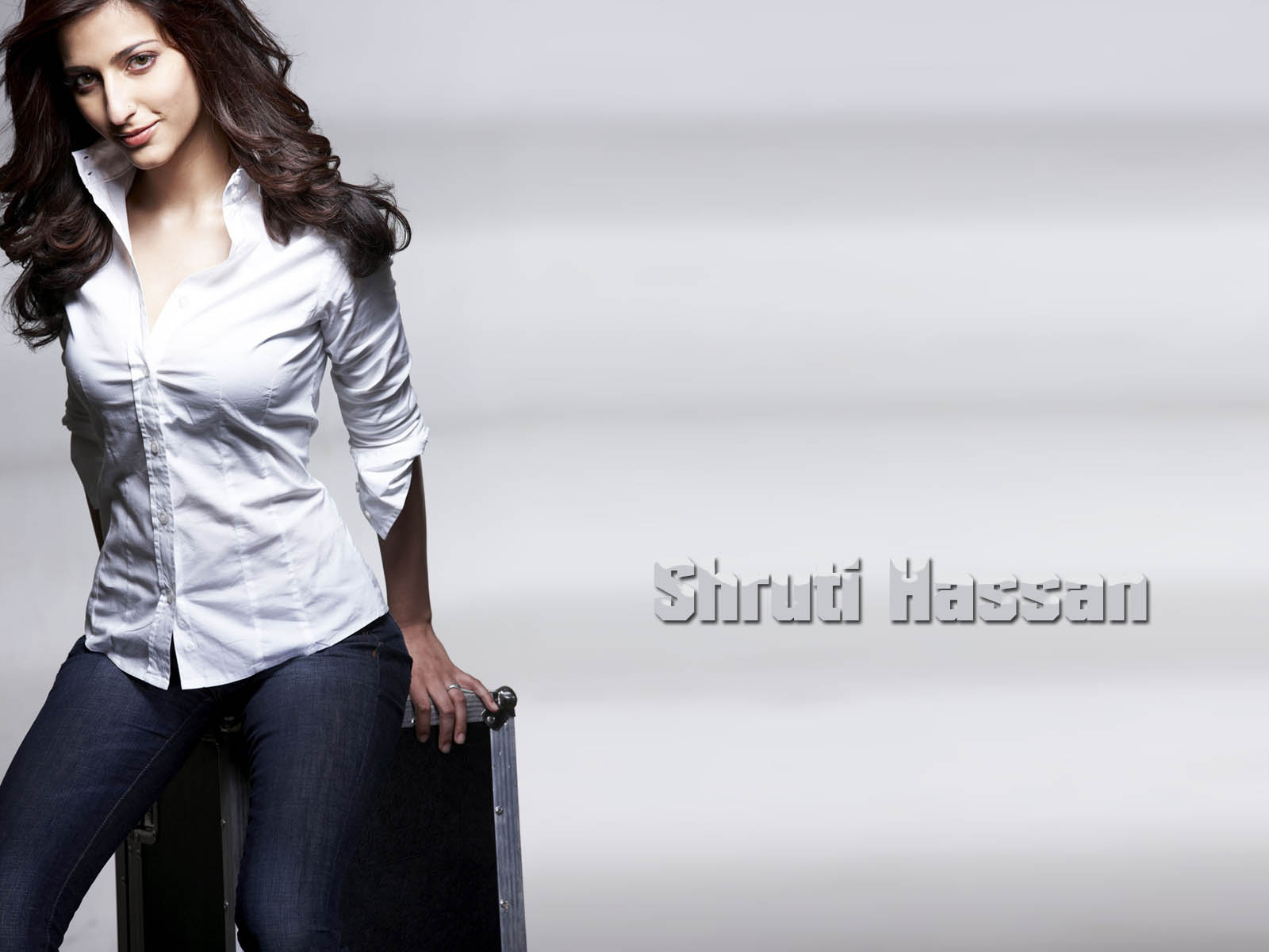 Shruti Haasan - HD Wallpaper 