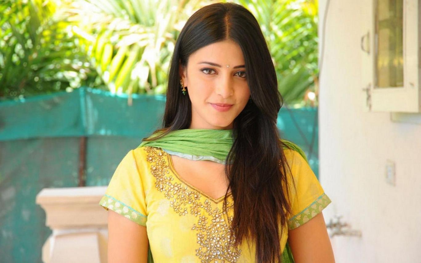 Shruti Hassan Cute Wallpapers Hd - HD Wallpaper 