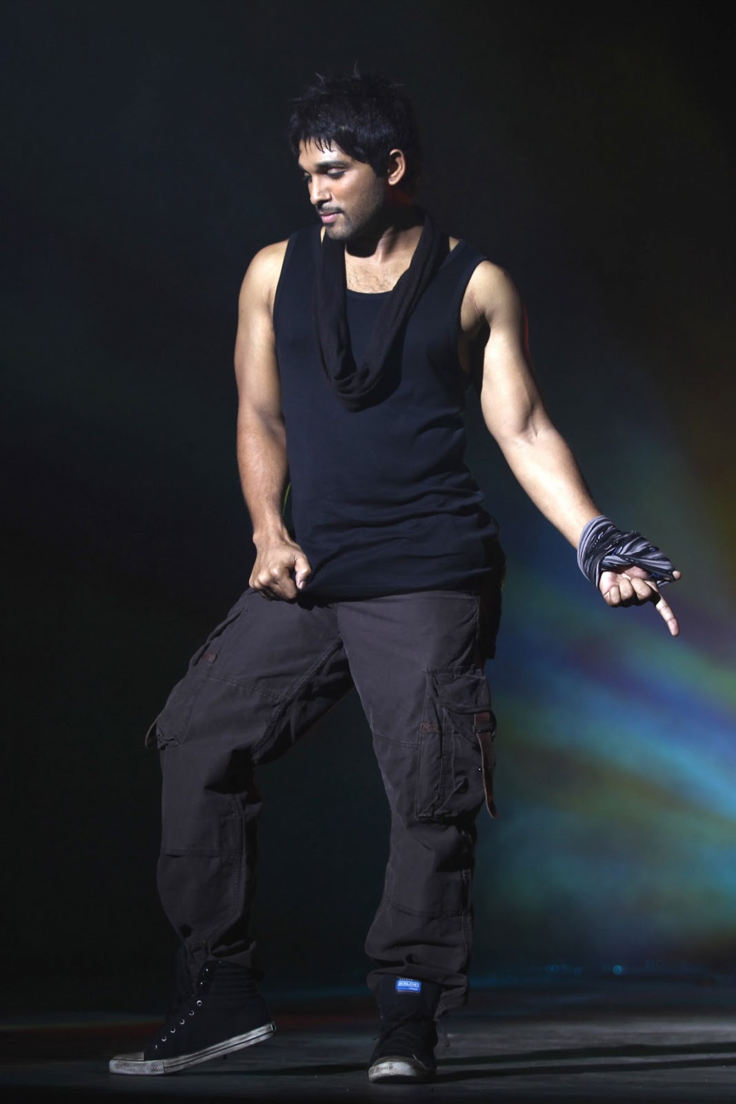 Stylish Star Allu Arjun In Julayi - HD Wallpaper 