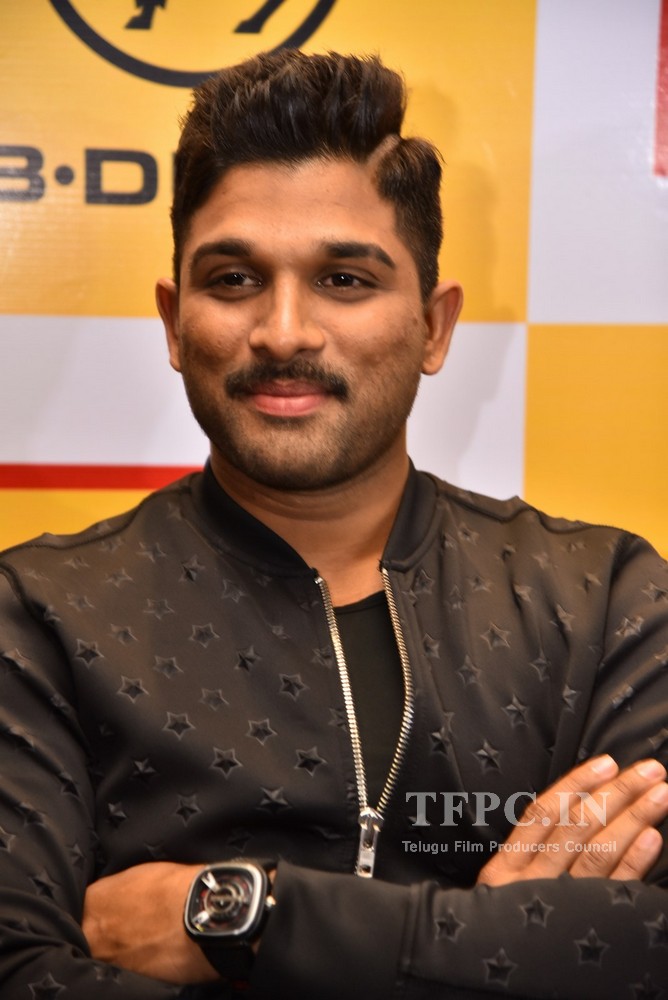 Allu Arjun Wallpapers - Latest Photos Of Allu Arjun - HD Wallpaper 