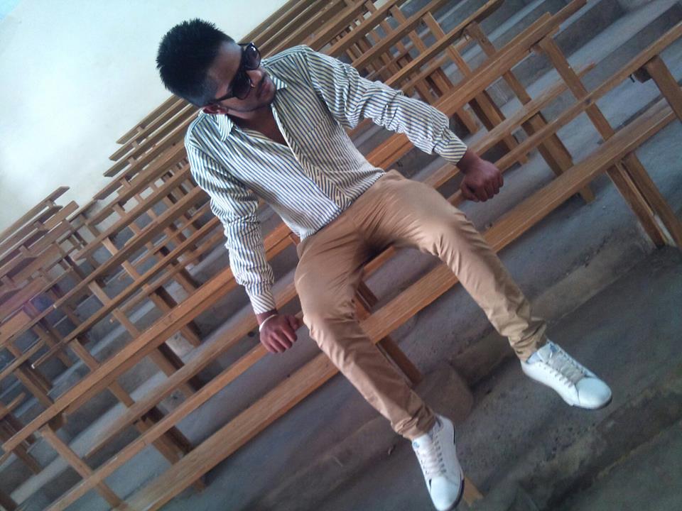 Vivek - Sitting - HD Wallpaper 