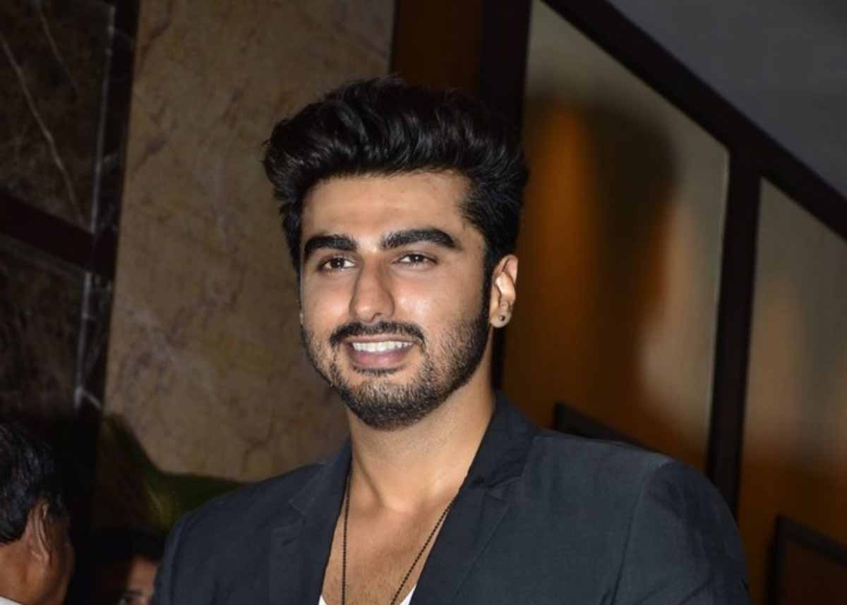 Sweet Smile On Arjun Kapoor Face Wallpapers And Backgrounds - Arjun Kapoor Face - HD Wallpaper 