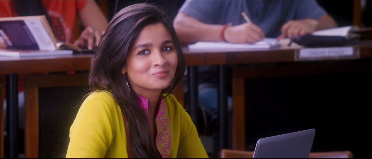 Alia Bhatt Looking Very Very Beautiful In Yellow Dress - Alia Bhatt In 2 States Looks - HD Wallpaper 