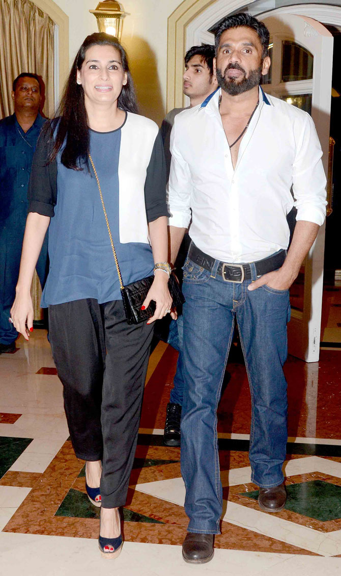 Sunil Shetty Dressing Style - HD Wallpaper 