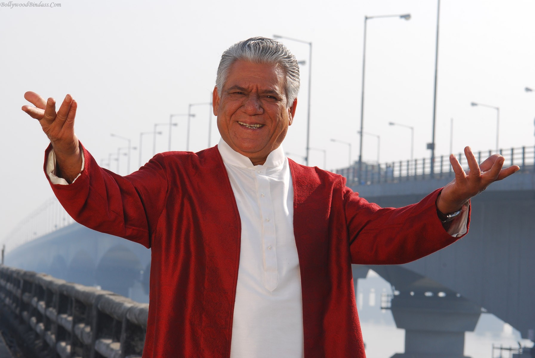 Om Puri Wallpaper - Senior Citizen - HD Wallpaper 