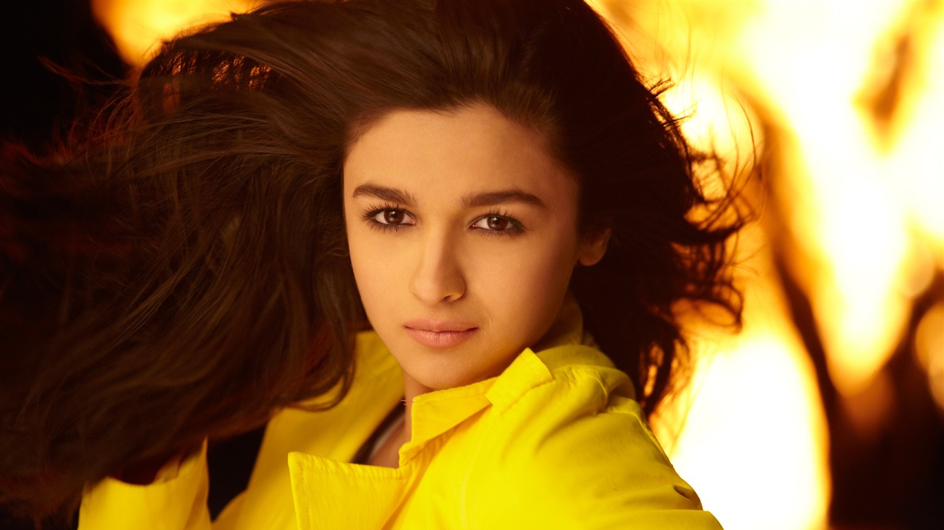 Alia Bhatt-beautiful Sexy Photo Wallpaper2012 - Famous Actress In India - HD Wallpaper 