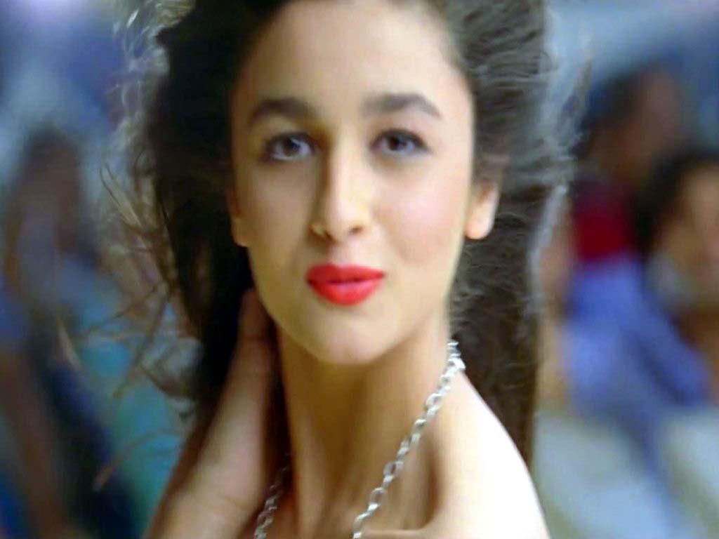 Alia Bhatt Hd Wallpapers 2 States - HD Wallpaper 