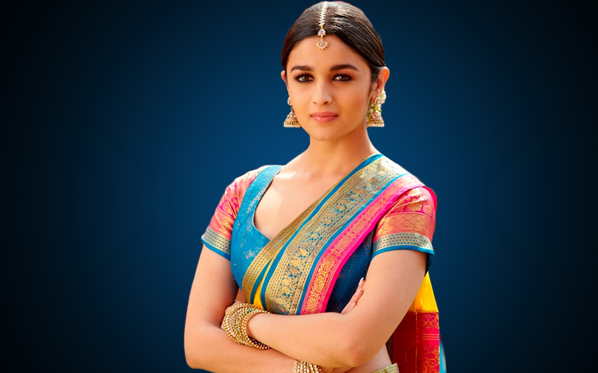 Alia Bhatt Beautiful Look In Saree High Definition - Saree Simple Alia Bhatt - HD Wallpaper 