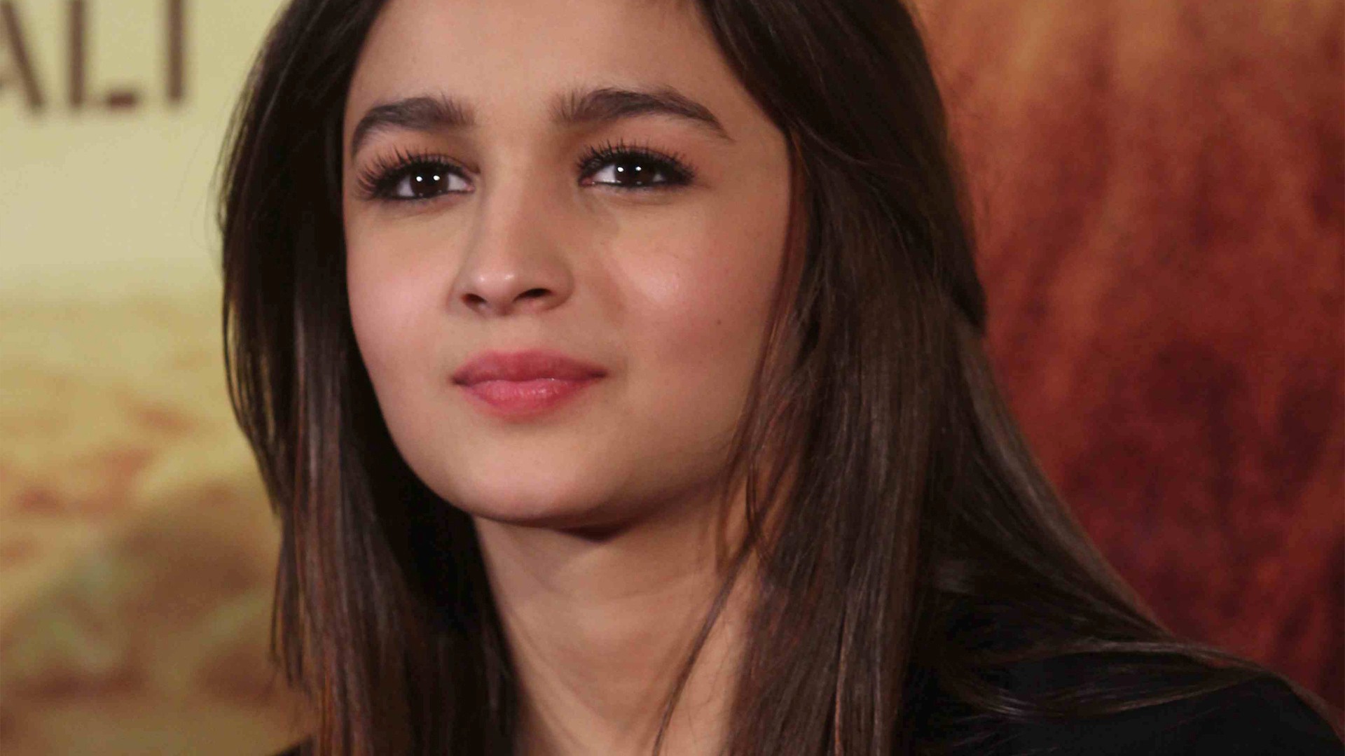 Alia Bhatt Cute Face Lips Close Up Wallpapers - Top 10 Hot Girls In India - HD Wallpaper 