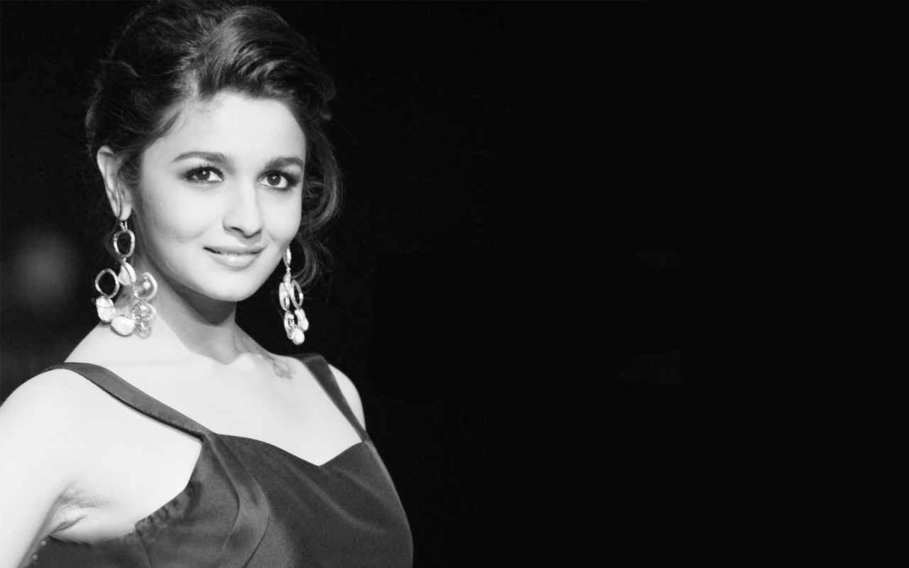 Alia Bhatt 2016 Wide Wallpapers And Backgrounds - Smile Costs Nothing But Means Much - HD Wallpaper 