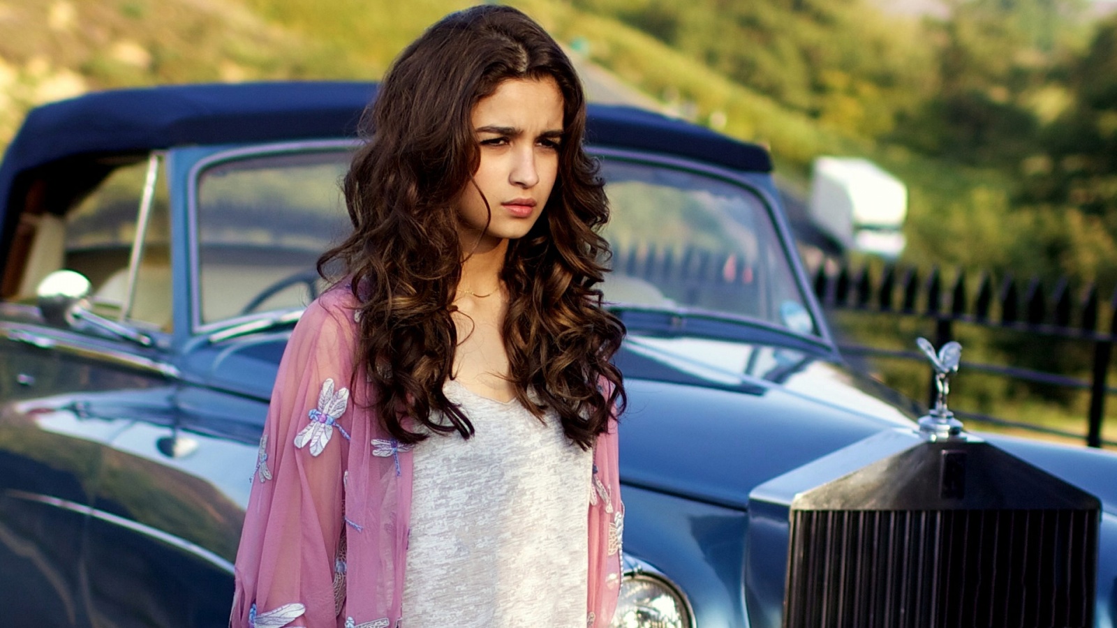 Shaandaar Alia Bhatt New Look - Alia Bhatt In Shaandaar Look - HD Wallpaper 