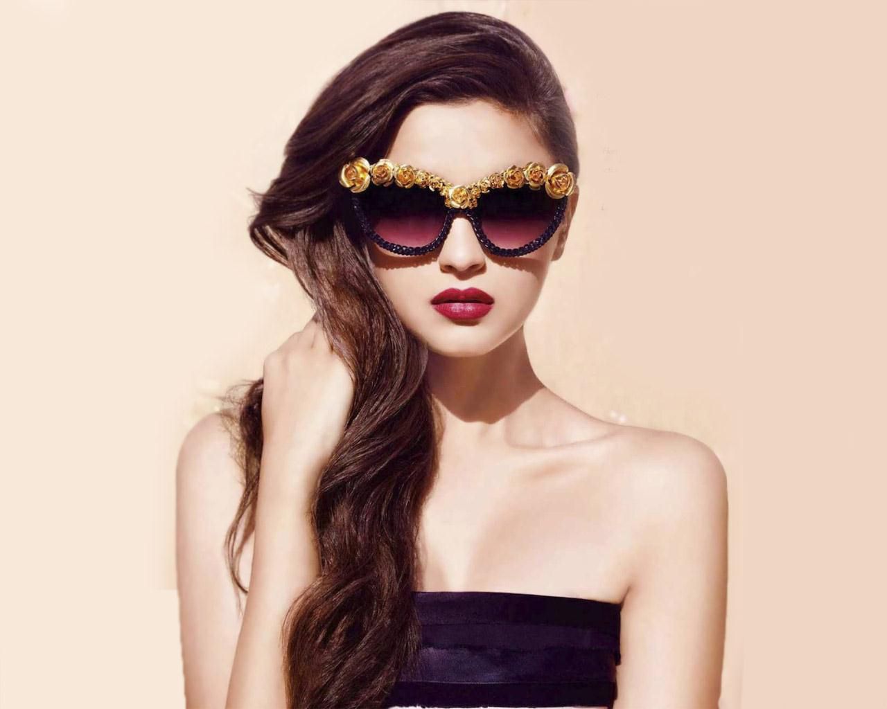 Alia Bhatt Wearing Red Lipstick - HD Wallpaper 