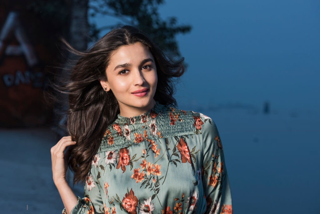 Bollywood Alia Bhatt - HD Wallpaper 