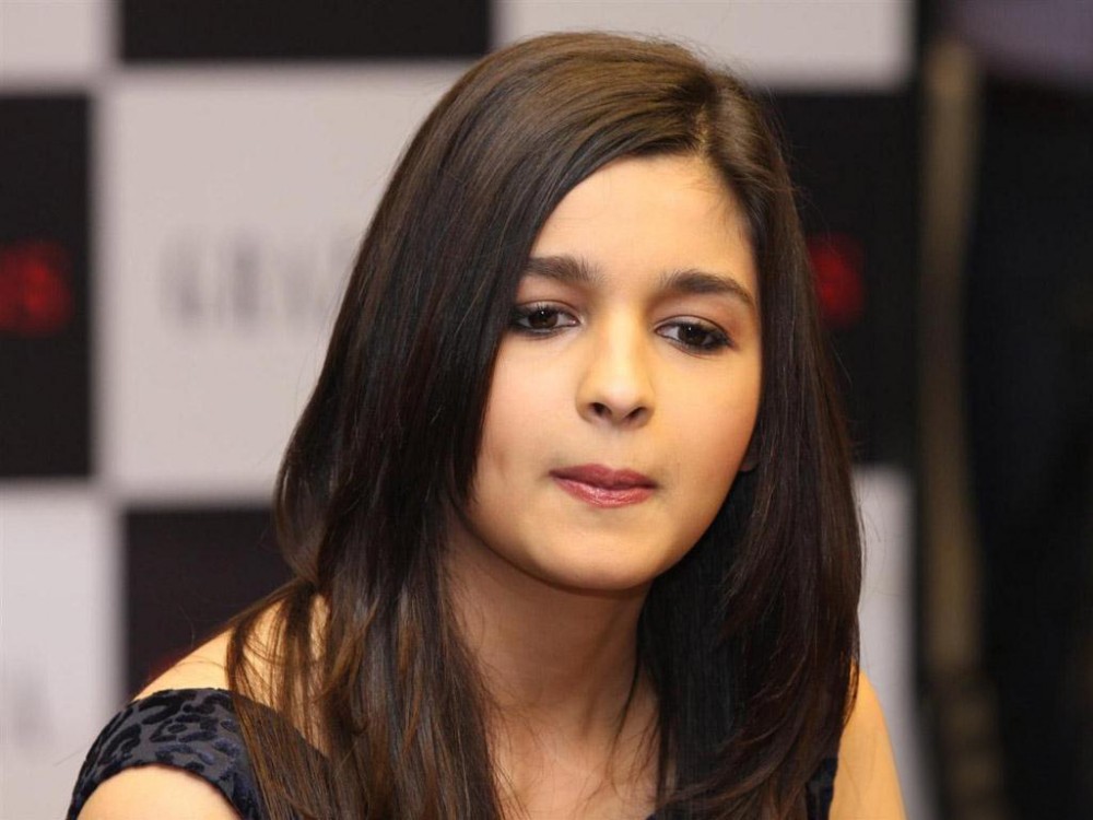 Raina S Joshi - Bhatt Wallpaper Alia Bhatt Photos Download - HD Wallpaper 