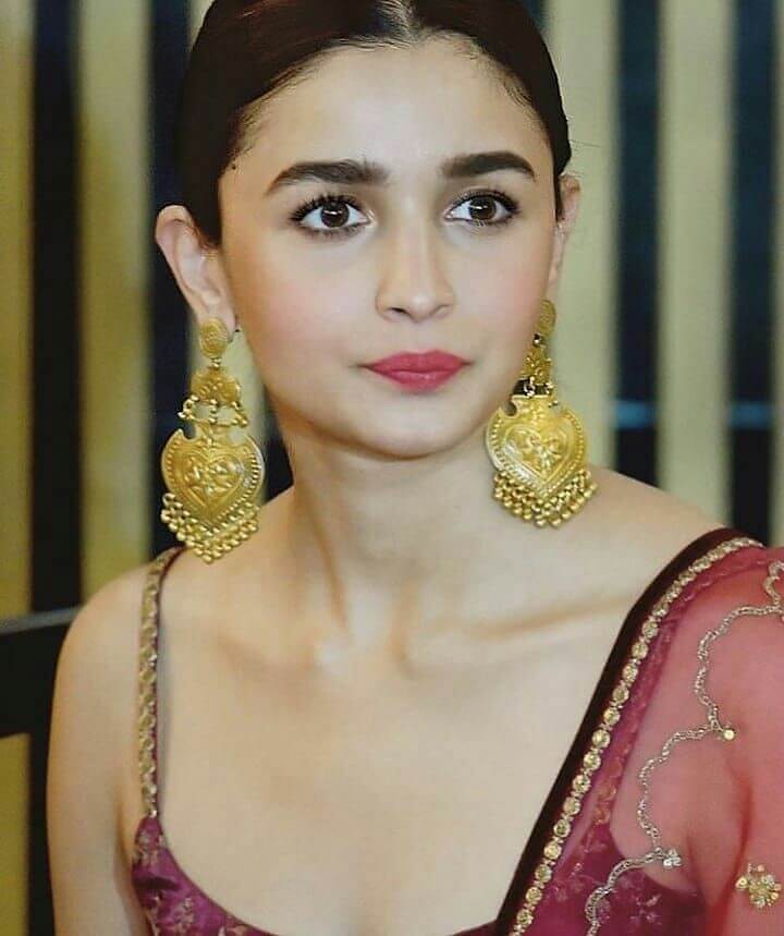 Alia Bhatt Dresses,alia Bhatt Cool Dresses,alia Bhatt - Indian Earrings Trends 2019 - HD Wallpaper 