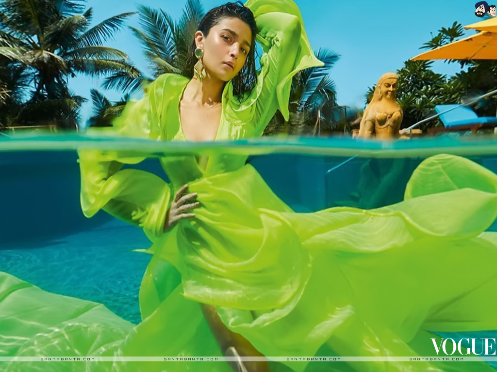 Alia Bhatt Photoshoot Underwater - HD Wallpaper 