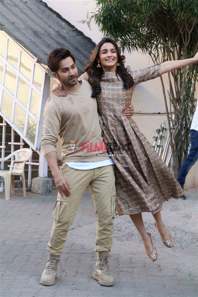 Varun Dhawan & Alia Bhatt Promote Badrinath Ki Dulhania - Varun Dhawan And Alia Bhatt Hd Photoshoot - HD Wallpaper 