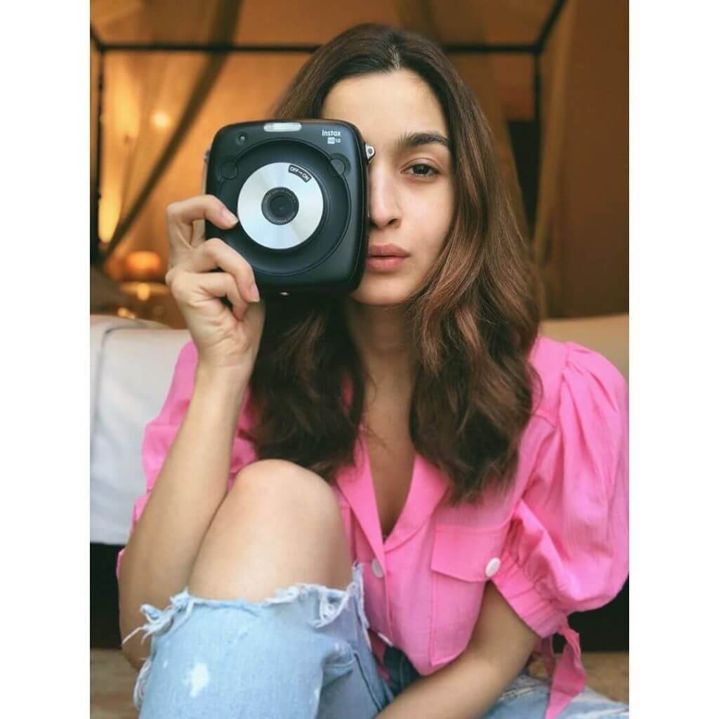 Alia Bhatt Images Download While Playing With Camer - HD Wallpaper 