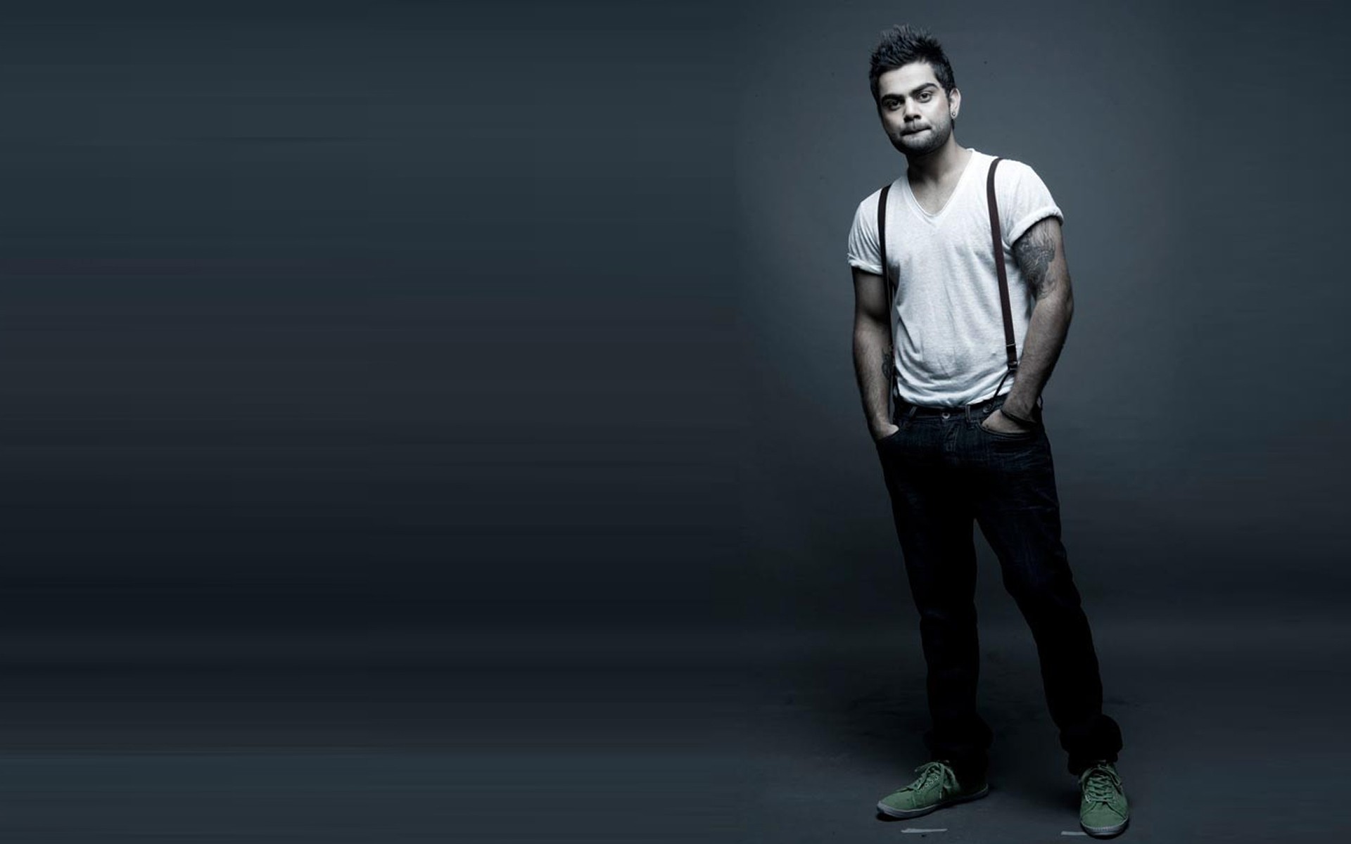 1920x1200, Virat Kohli Indian Most Popular Cricketer - Standing - HD Wallpaper 