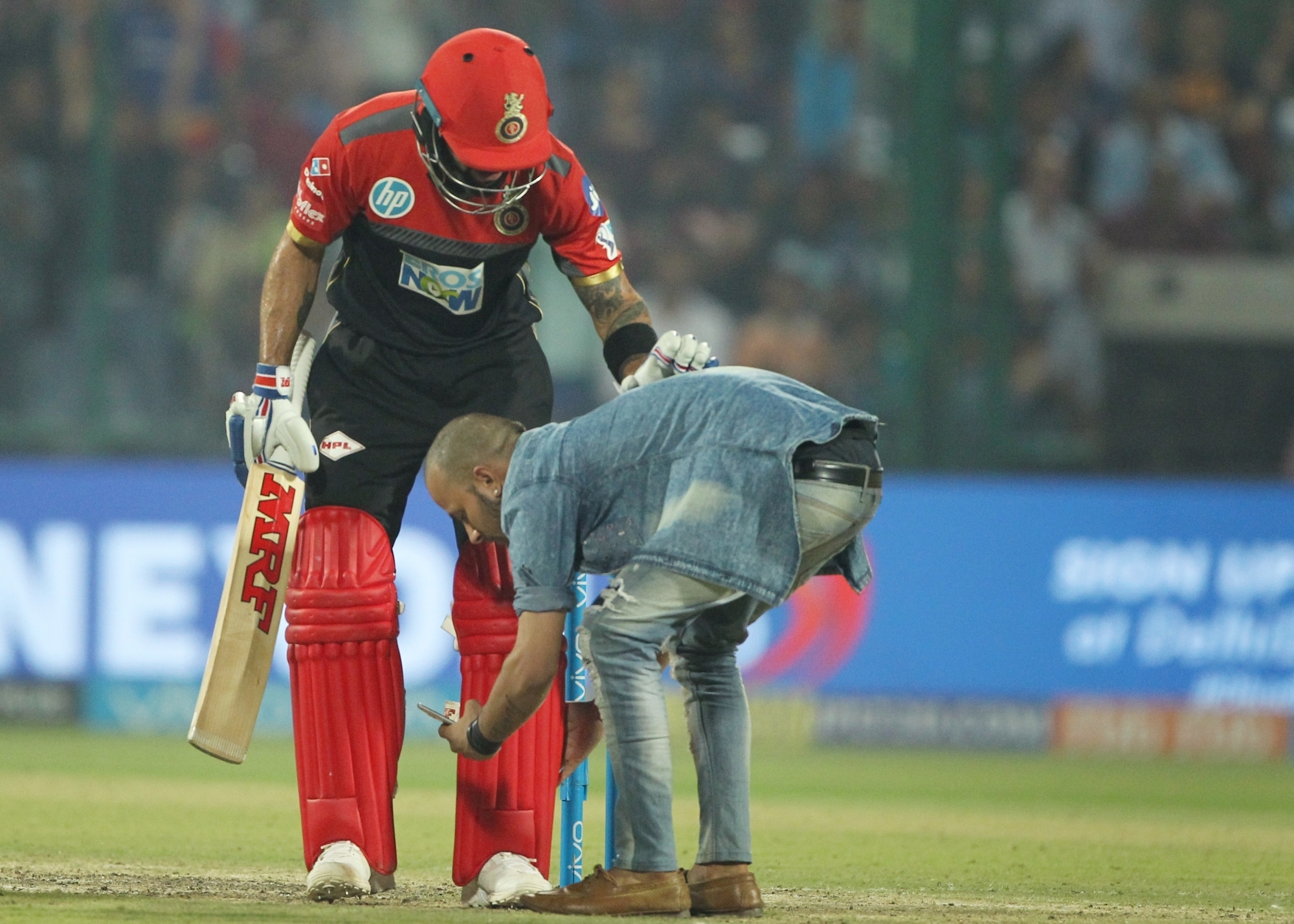 Virat Kohli Rcb Leg - HD Wallpaper 