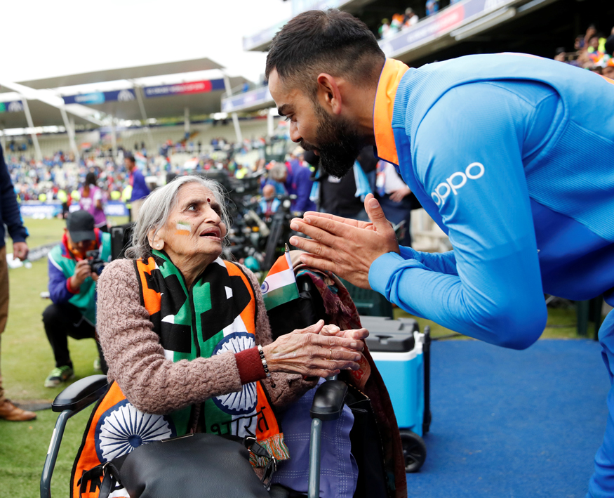 India Qualified For The World Cup Semi-finals For The - Virat Kohli With 87 Year Old Fan - HD Wallpaper 