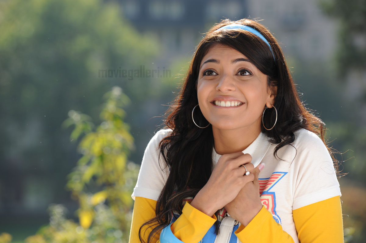 Kajal Agarwal And Anushka Shetty - HD Wallpaper 