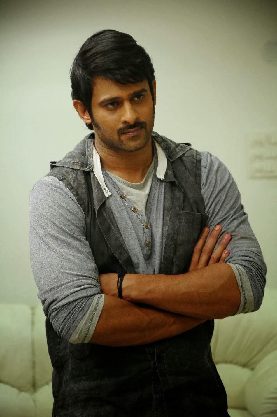 Prabhas Photos In Mirchi - HD Wallpaper 