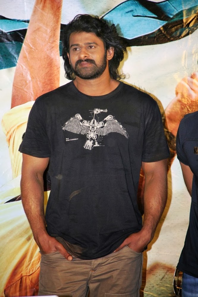 Rebel Star Prabhas Latest Photos At Basanthi Event - Prabhas And Rajamouli - HD Wallpaper 