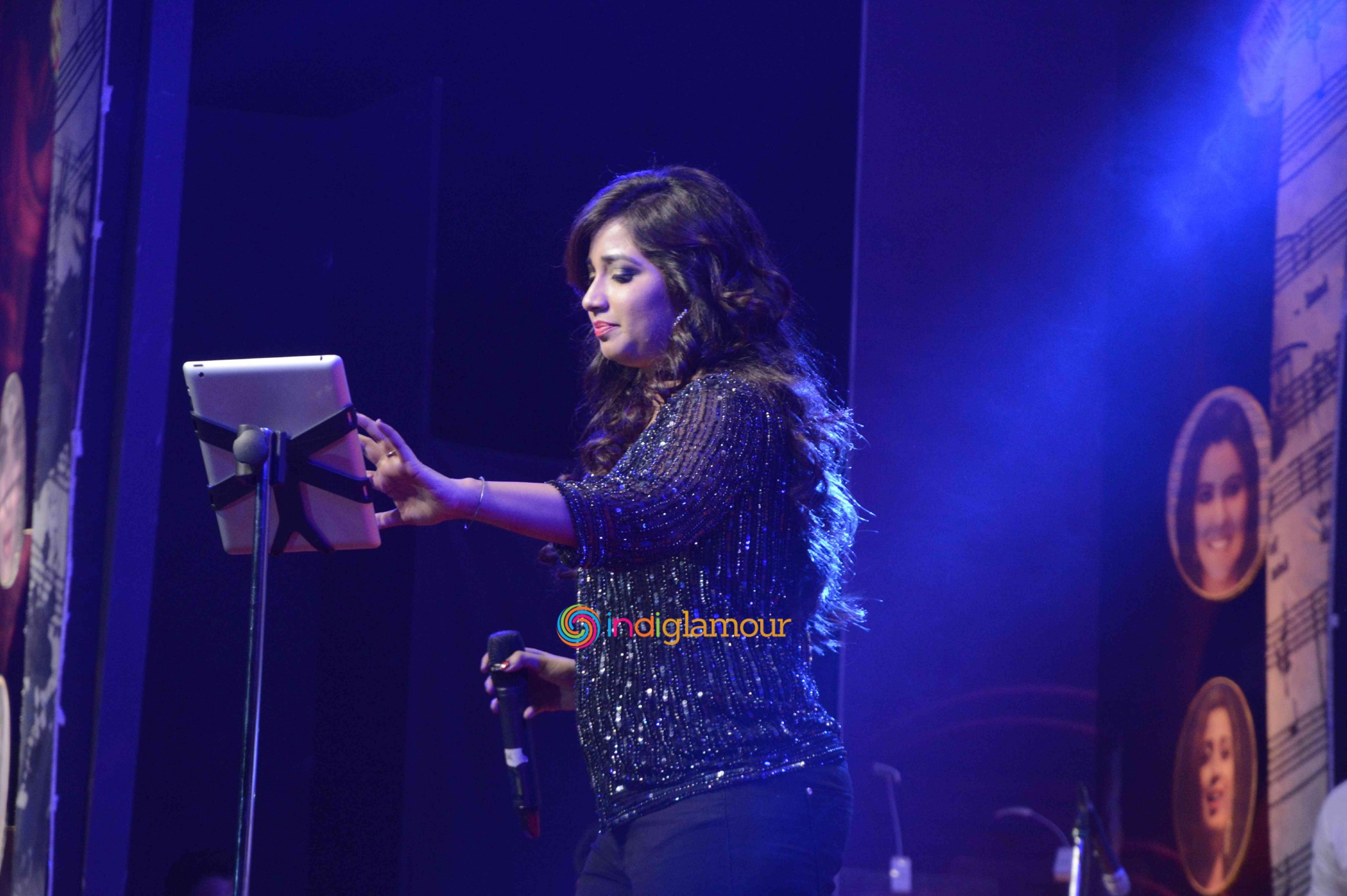 Shreya Ghoshal Playback Singer Photos - Rock Concert - HD Wallpaper 