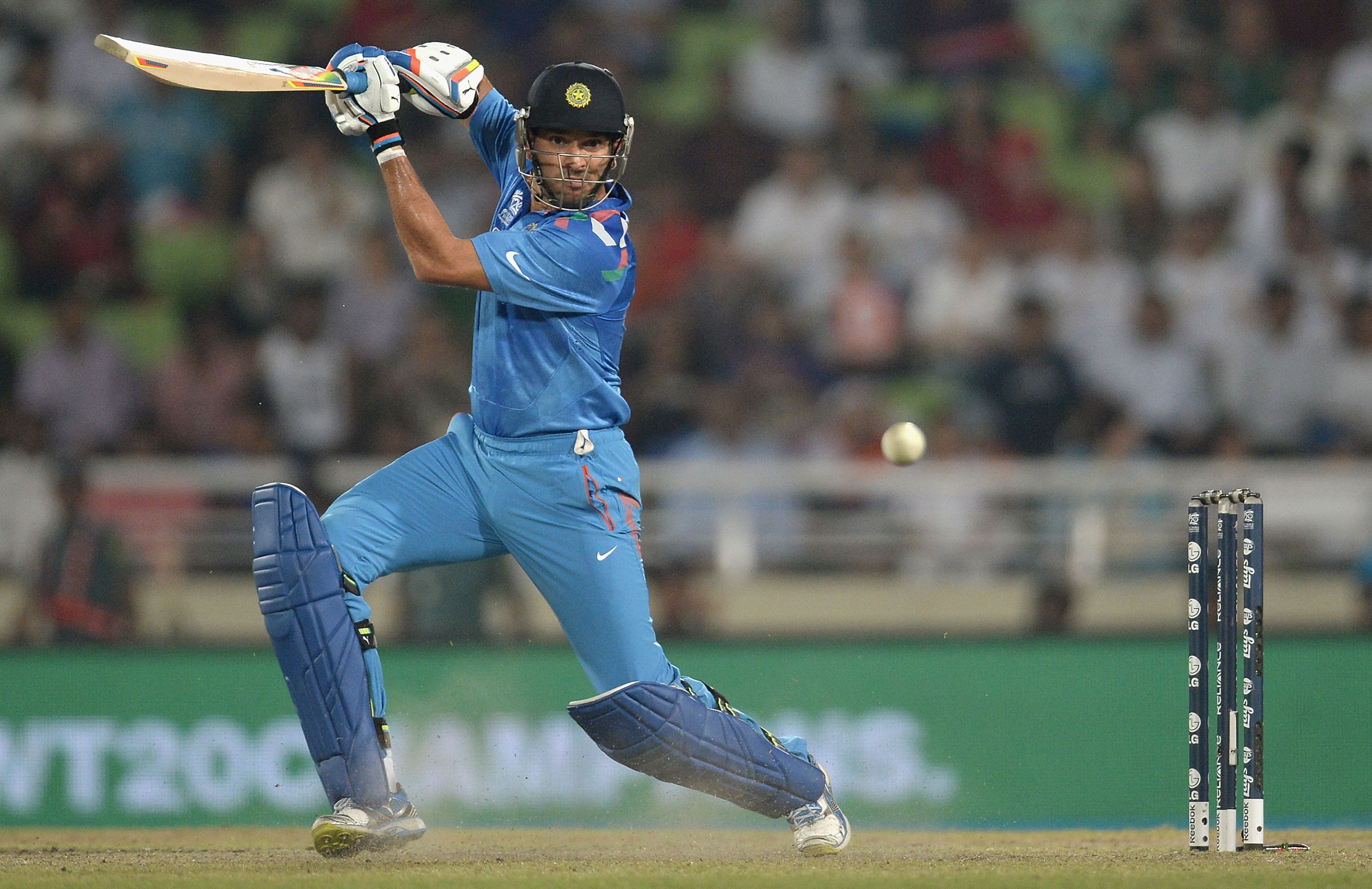 Yuvraj Singh Batting - HD Wallpaper 