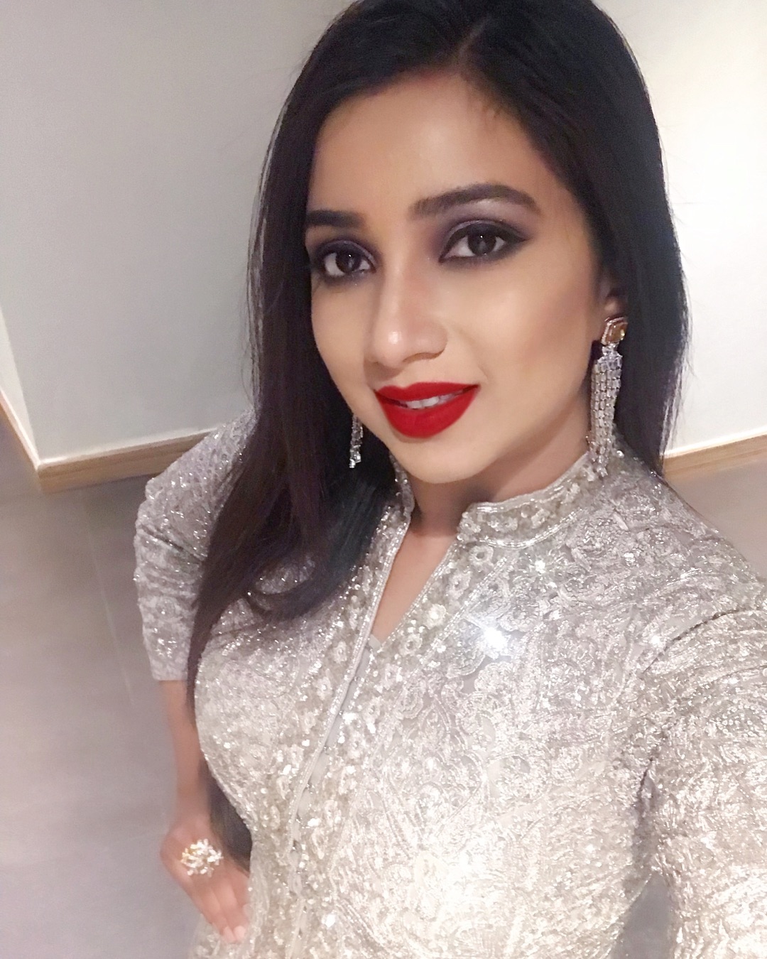 Shreya Ghoshal - HD Wallpaper 