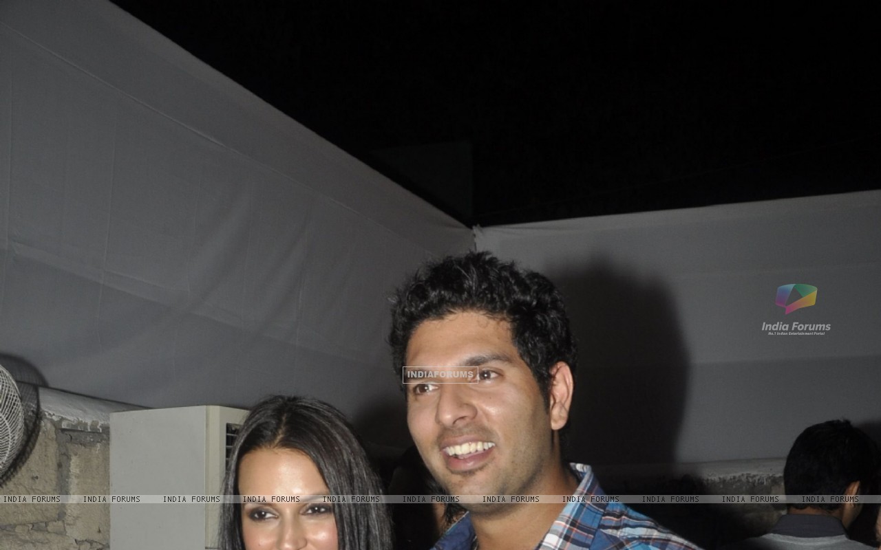 Yuvraj Singh In Party - HD Wallpaper 