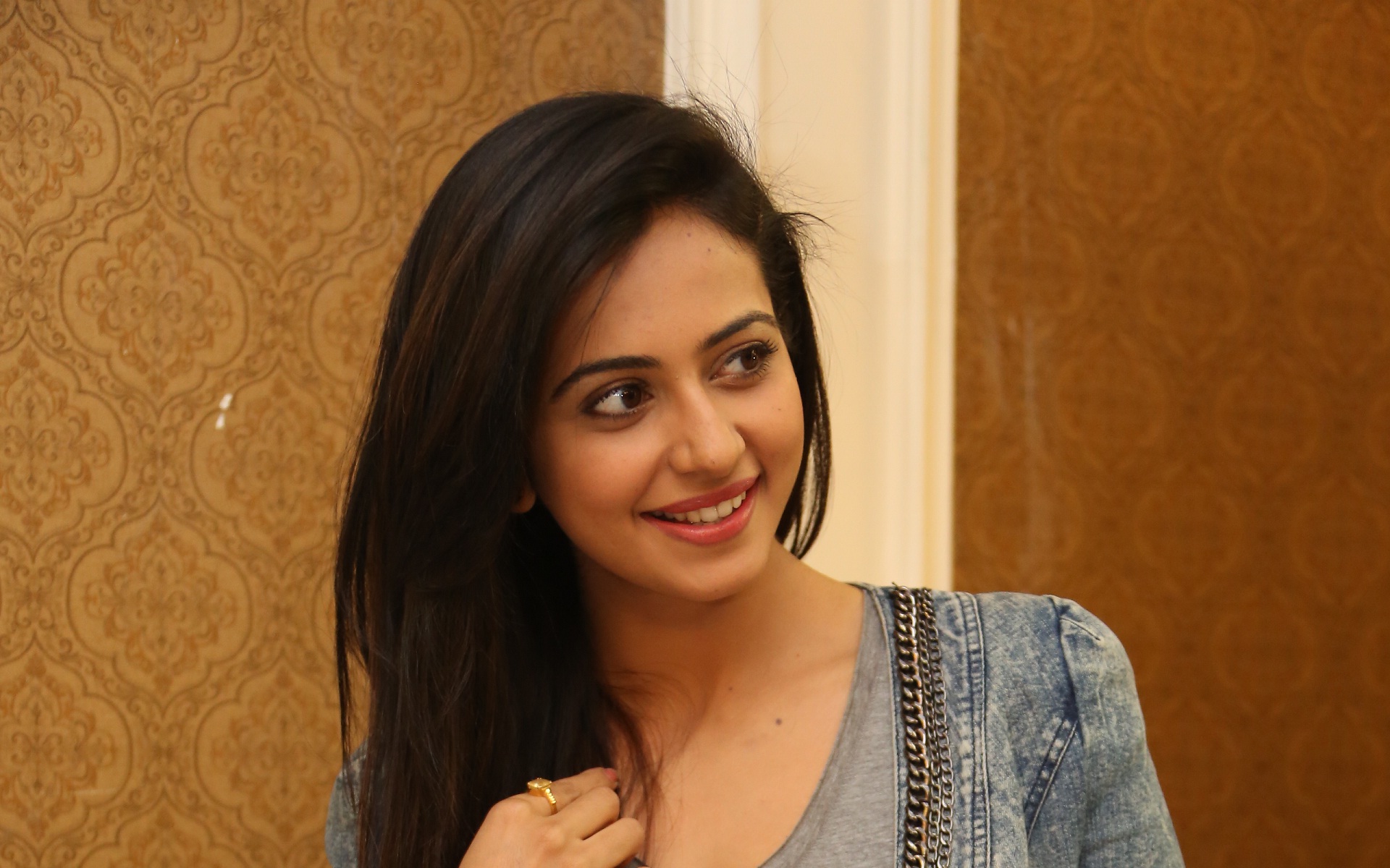 Rakul Preet Singh Cute Smile Face High Definition Wallpapers - Hd Wallpaper Rakul Preet Singh - HD Wallpaper 