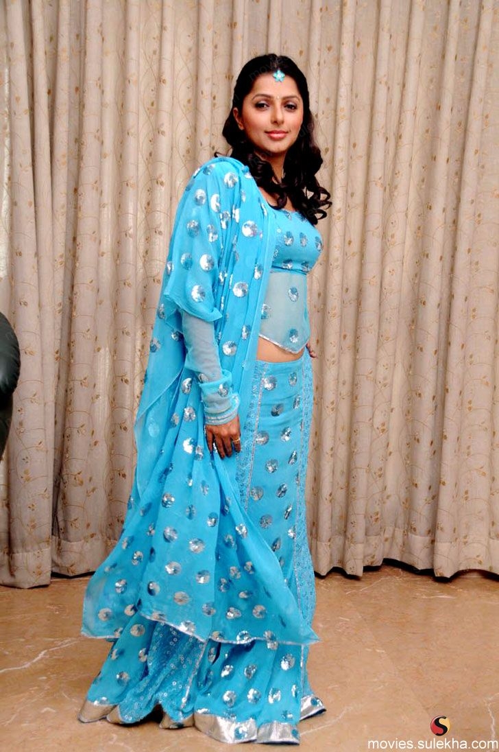 Bhumika Chawla - HD Wallpaper 