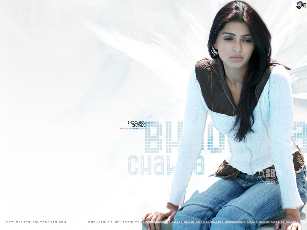 Bhoomika Chawla - Bhoomika Chawla In Jeans - HD Wallpaper 