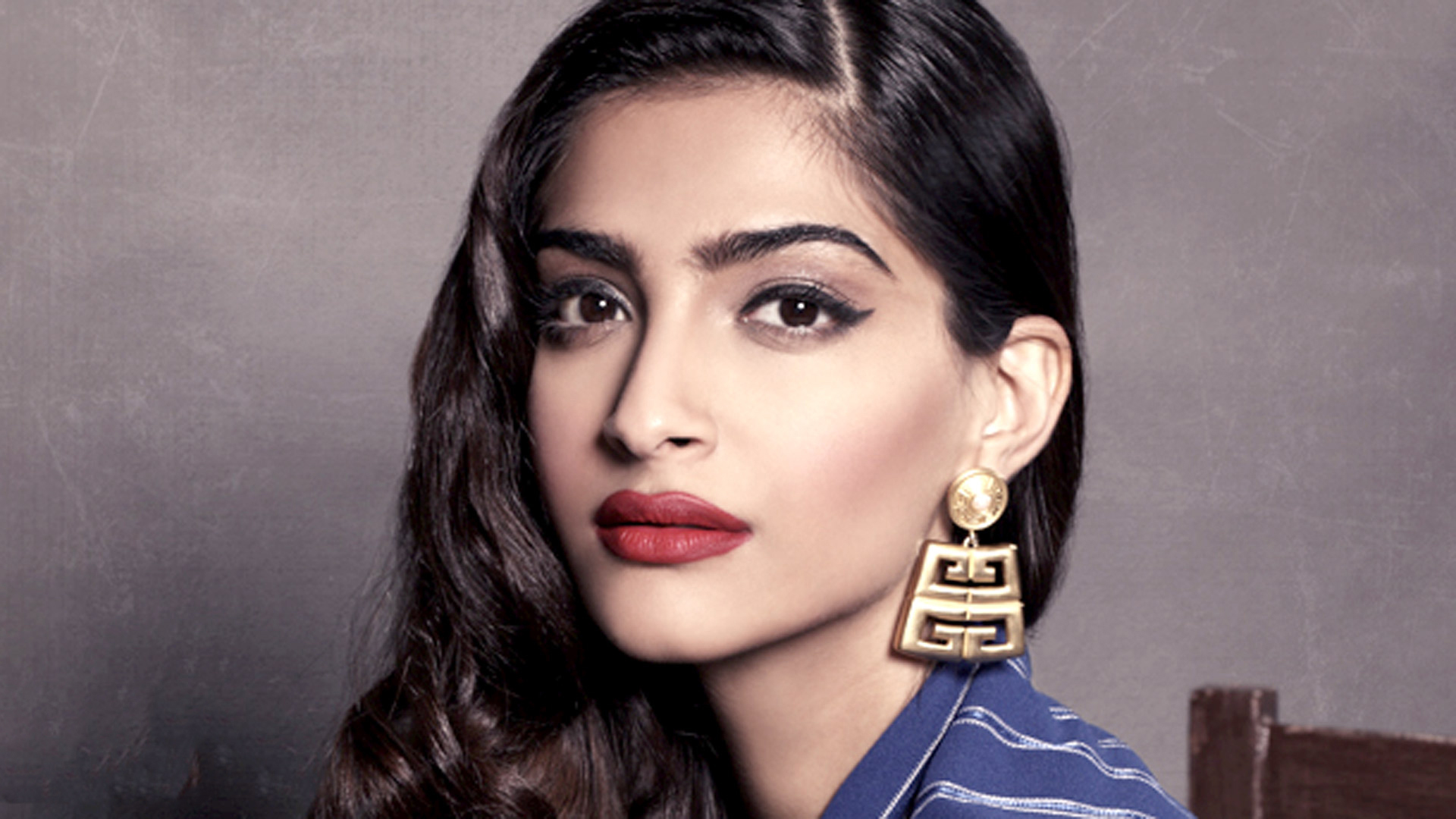 Sonam Kapoor New Hd Images - Sanjay Dutt Sonam Kapoor - HD Wallpaper 