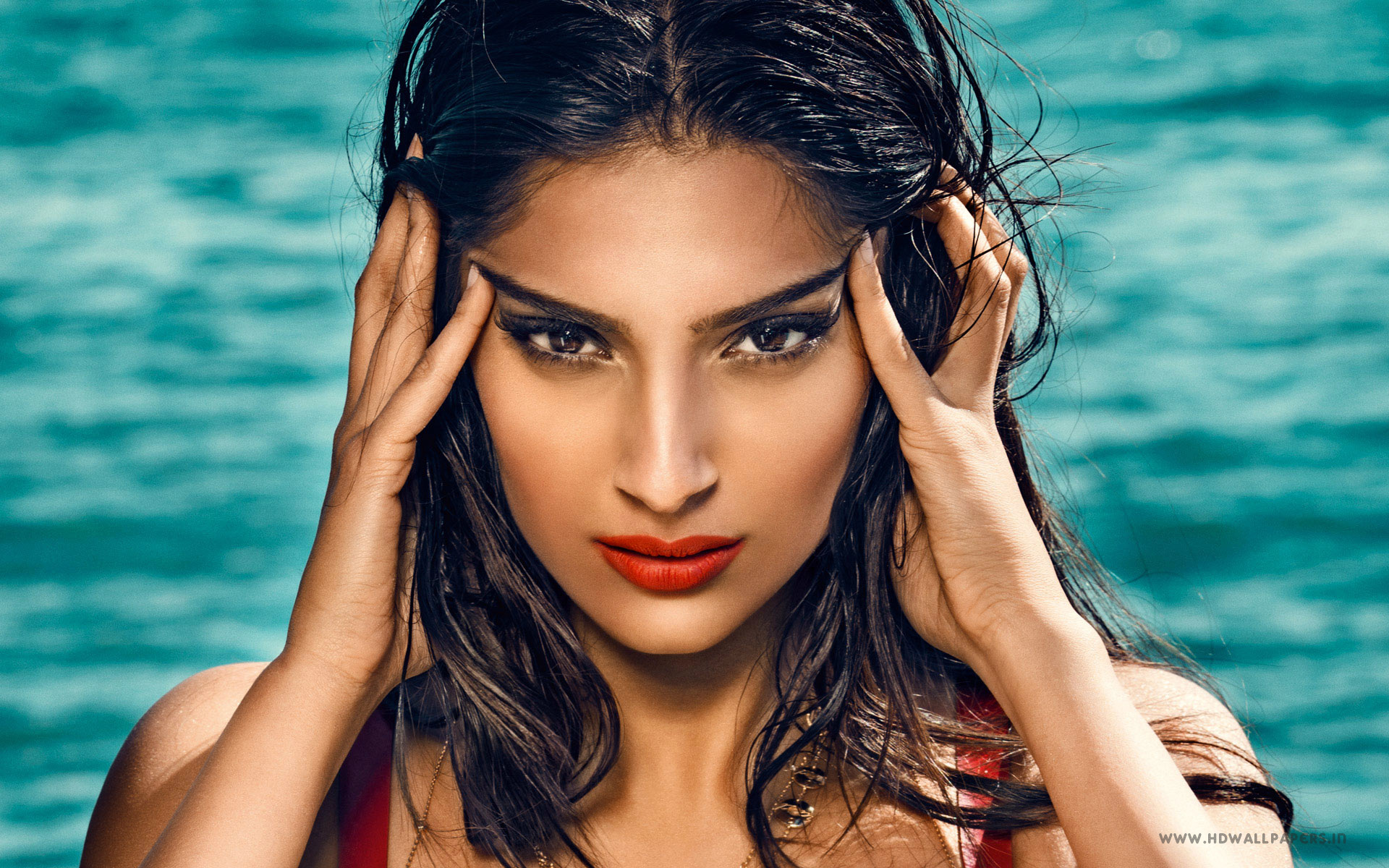 Sonam Kapoor 2015 Wallpaper - Sonam Kapoor Latest Bikini - HD Wallpaper 