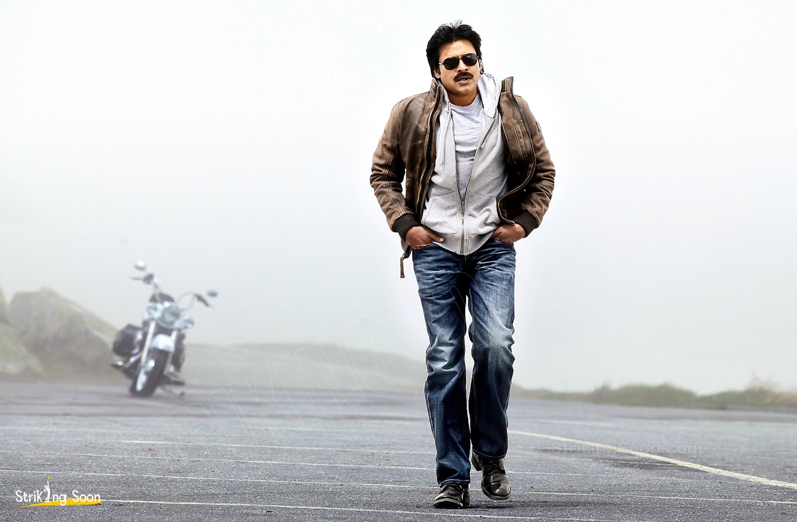 Pawan Kalyan Hd Images In Attarintiki Daredi - HD Wallpaper 