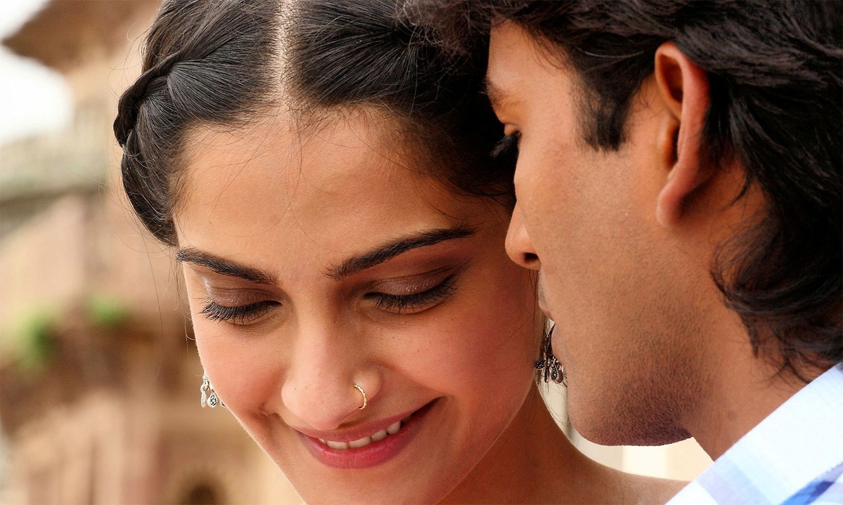 Dhanush And Sonam In Raanjhnaa Wallpapers And Backgrounds - Tum Tak Song Lyrics In Hindi - HD Wallpaper 