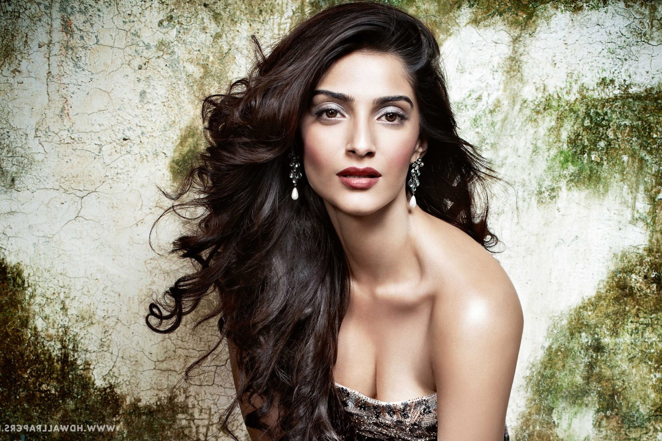 Sonam Kapoor - HD Wallpaper 